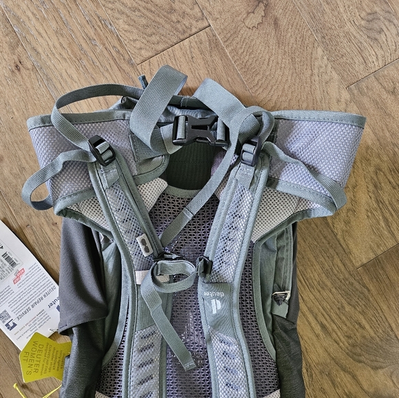 NWT Deuter AC Lite 22 SL Women's Hiking Backpack in Graphite/Shale - Picture 10 of 16